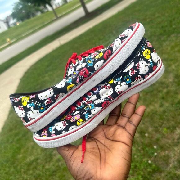 VANS Hello Kitty Authentic Lo Pro Sneakers Black/Red Unisex Size M 7 W 8.5 - Picture 13 of 13
